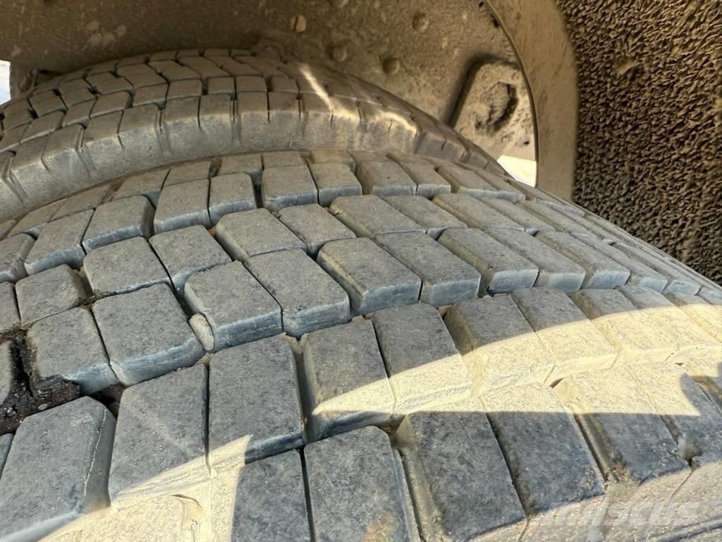 Iveco Baakwagen 平板式/側卸式卡車