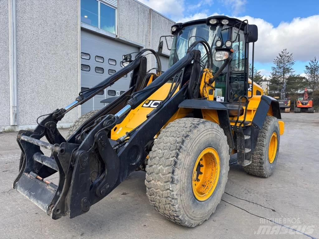 JCB 437 HT 輪胎式裝載機