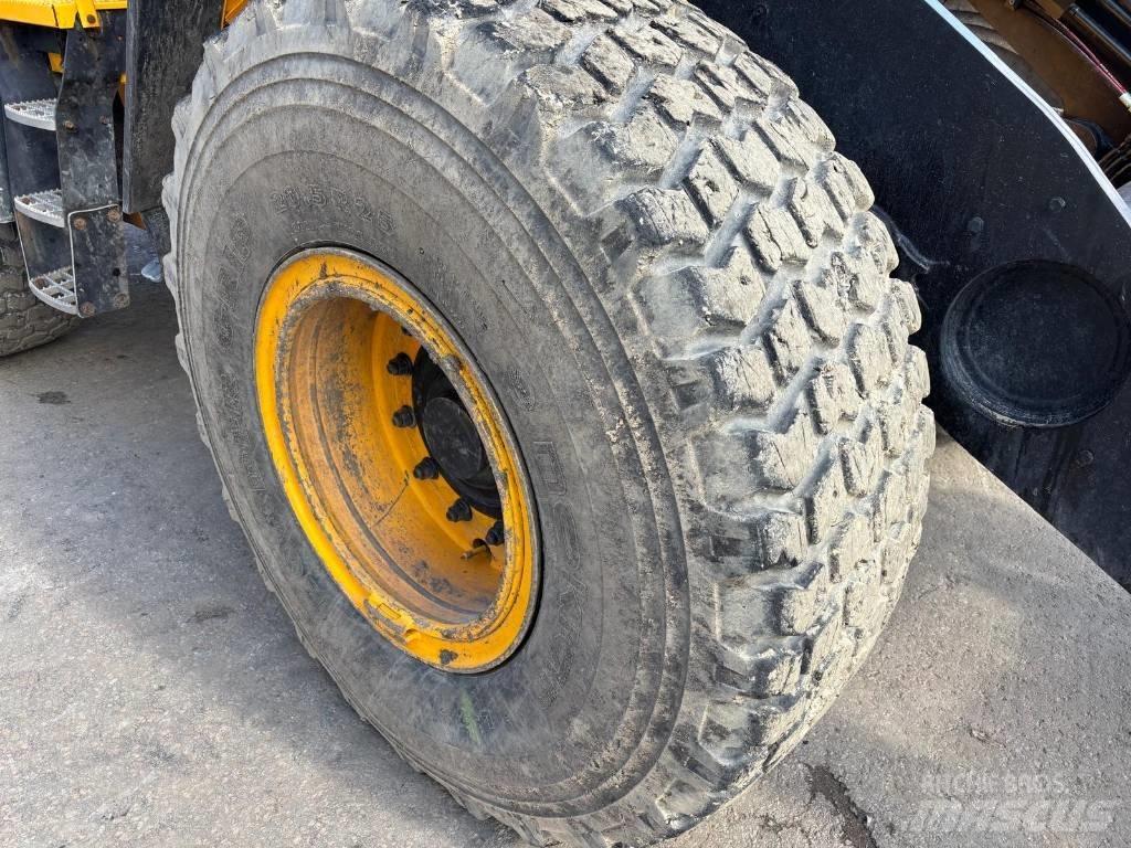 JCB 437 HT 輪胎式裝載機