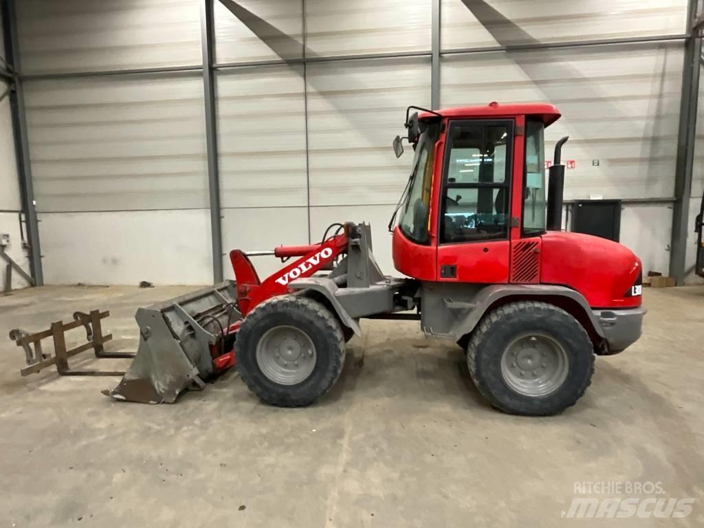 Volvo L 30 B-Z/X 輪胎式裝載機