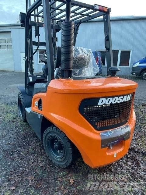 Doosan D30NXS 柴油卡車