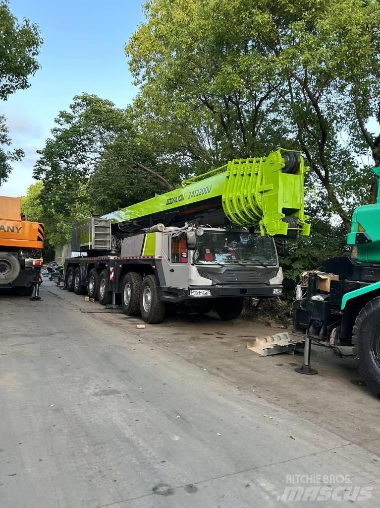 Zoomlion ZAT 2200 V 全路面起重機/吊車