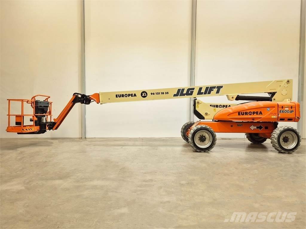 JLG E600JP 曲臂高空作業車