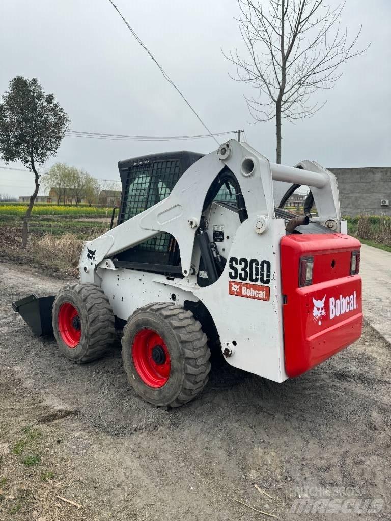 Bobcat S 300 滑移轉向裝載機