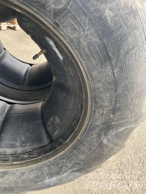 Nokian 600/55-26.5 輪胎、車輪和輪圈