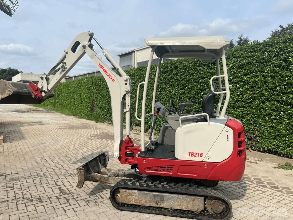 Takeuchi TB 216 小型挖土機/掘鑿機<7t(小型挖掘機)