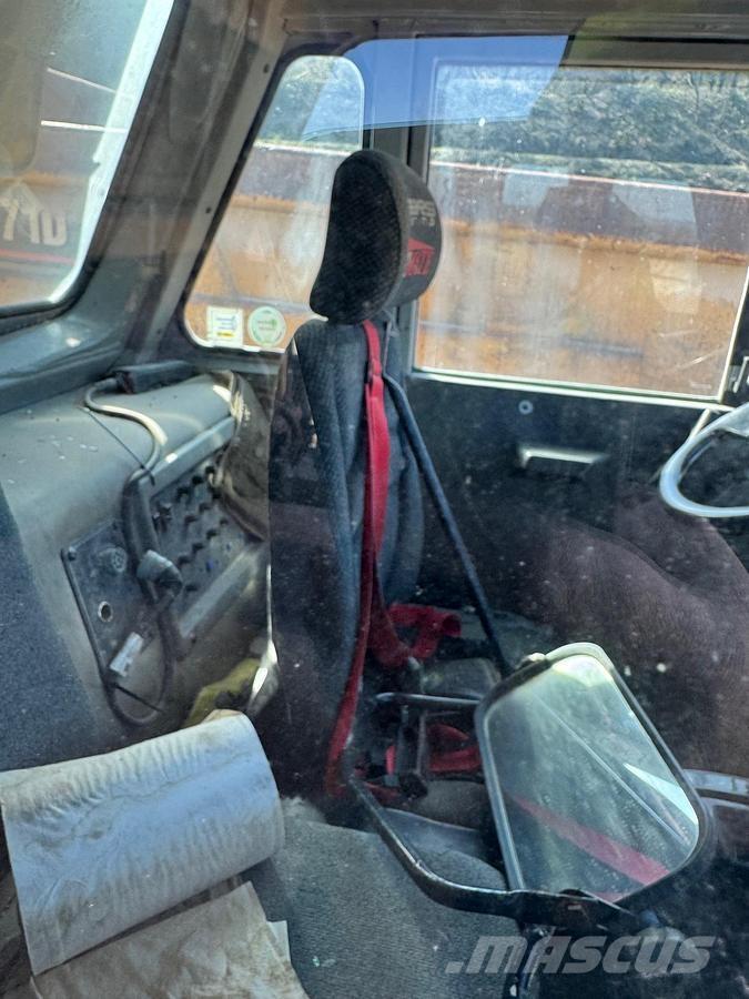 CAT 769D 駕駛室與內部