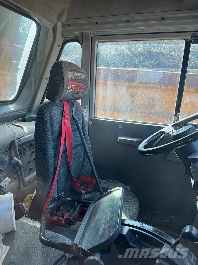 CAT 769D 駕駛室與內部