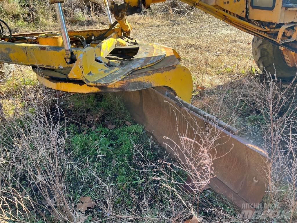John Deere 672 A 平土機