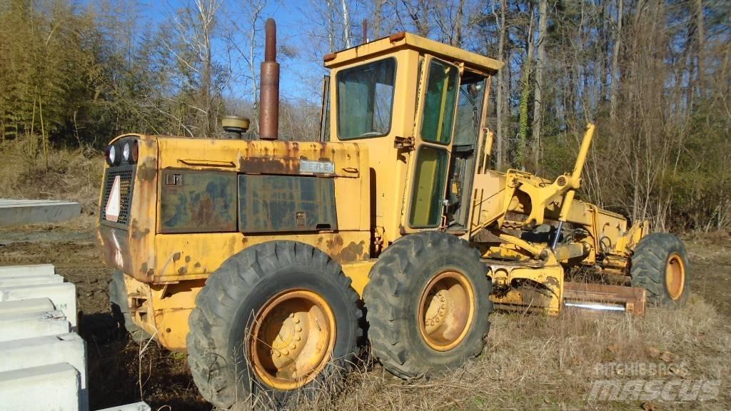 John Deere 672 A 平土機