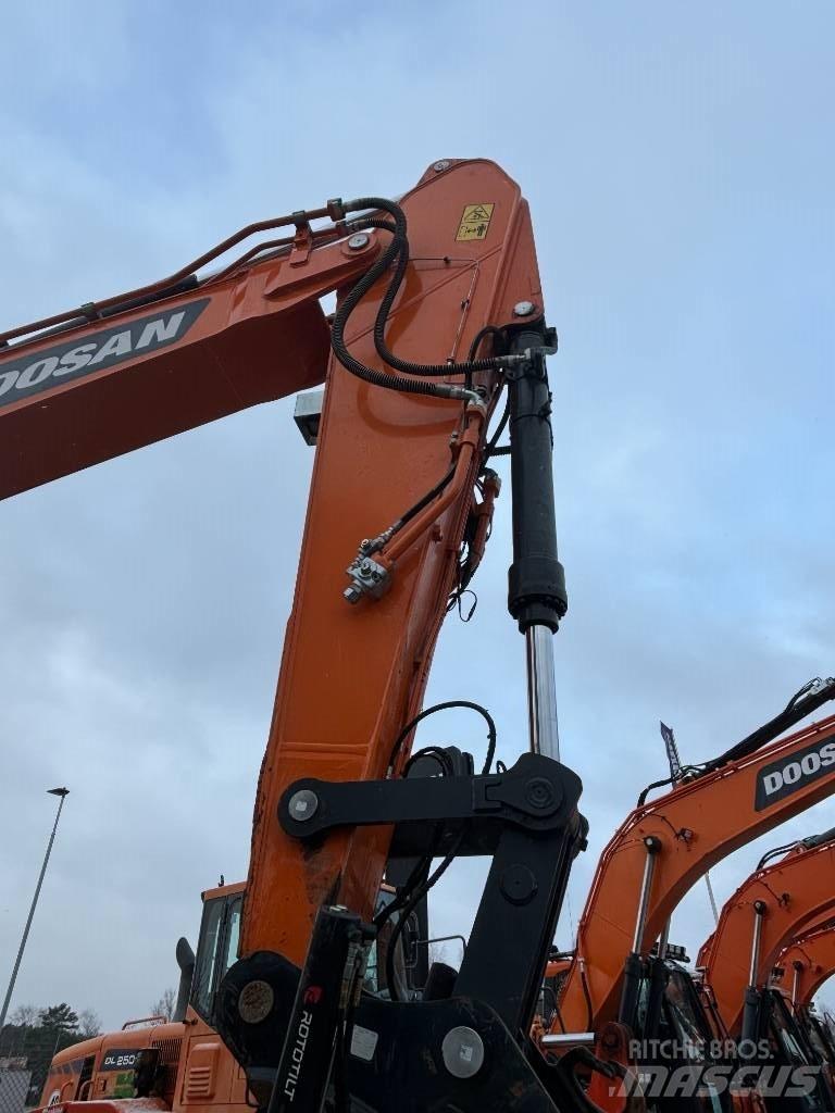 Doosan DX 300 LC-7 履帶式 挖土機/掘鑿機/挖掘機
