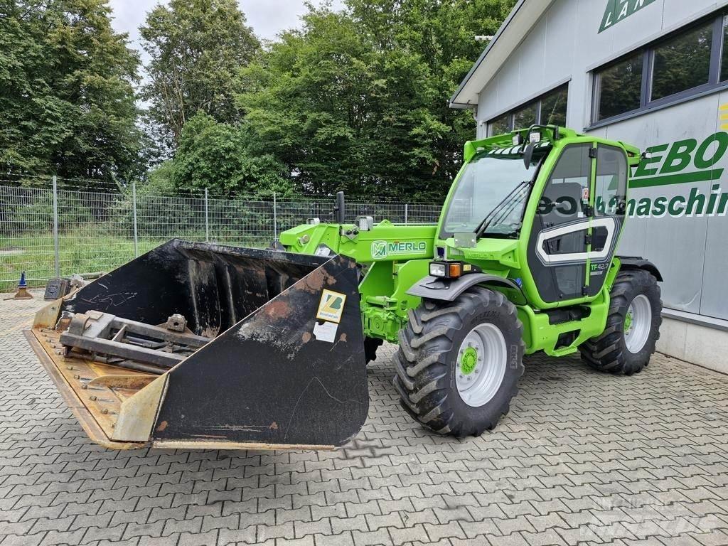 Merlo TF 42.7-140 伸縮臂操作車