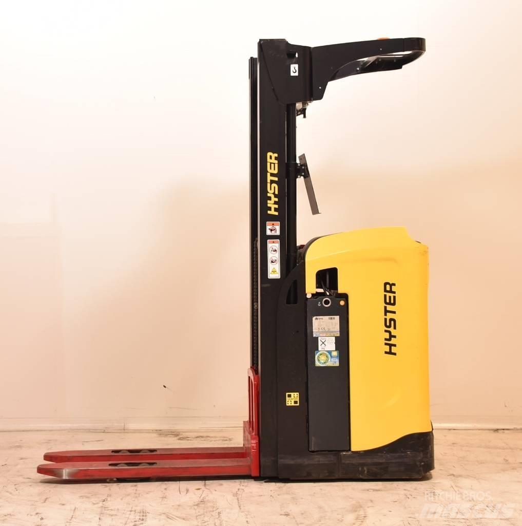 Hyster RS1.6-24 自走式堆積機