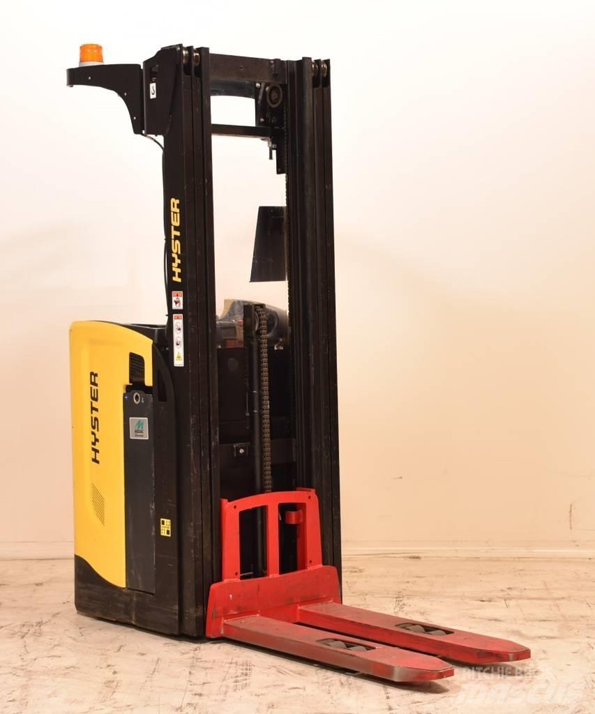 Hyster RS1.6-24 自走式堆積機