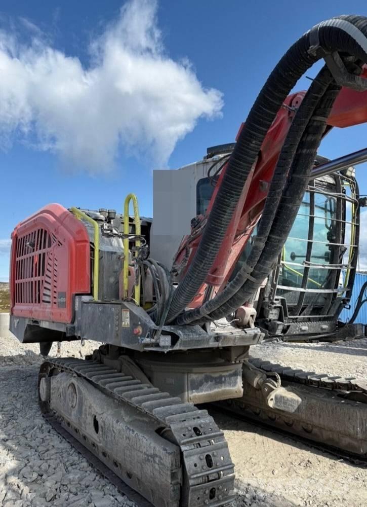 Sandvik DX800i 鑽孔機
