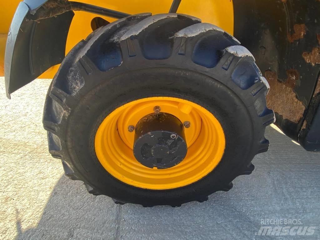 JCB 540-170 伸縮臂操作車