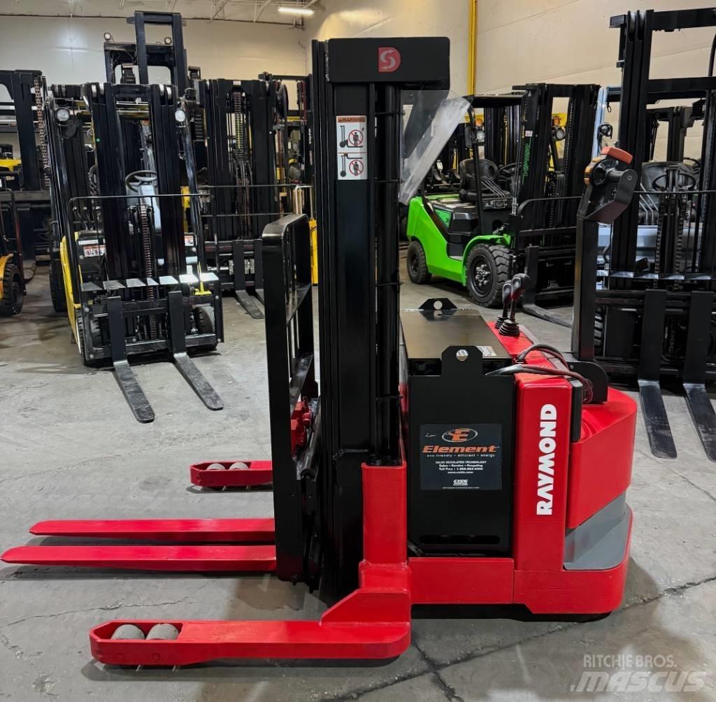 Raymond DSX040 自走式堆積機