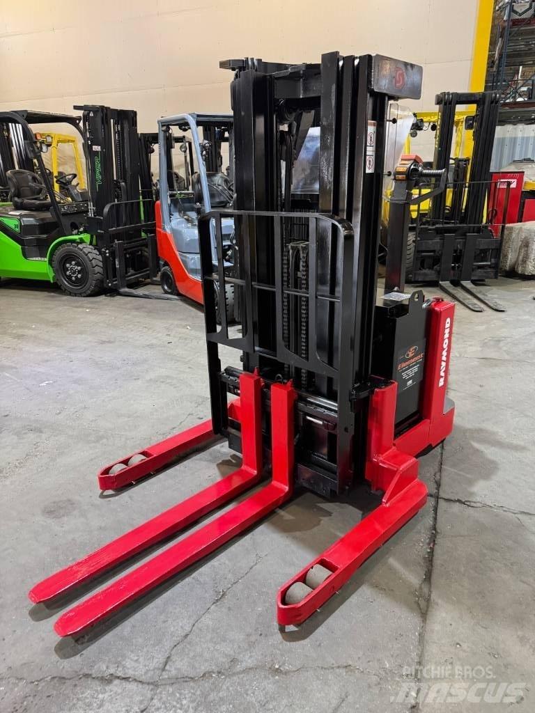 Raymond DSX040 自走式堆積機