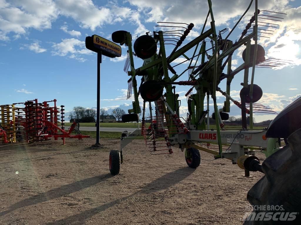 CLAAS 880 L 耙與翻草機