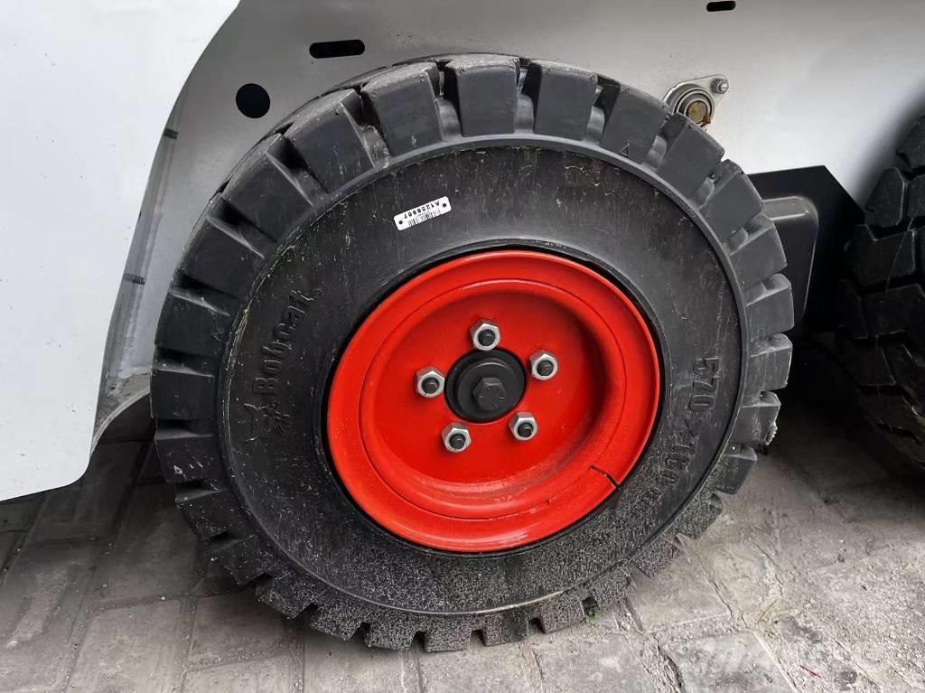 Bobcat S 70 滑移轉向裝載機