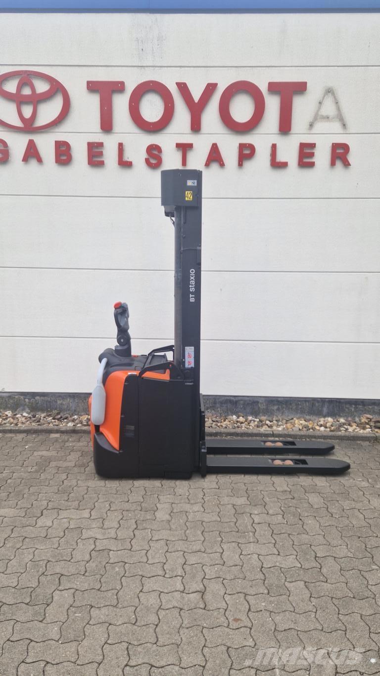 Toyota SPE160 自走式堆積機