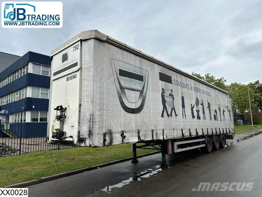 Fruehauf Tautliner 篷布半拖車