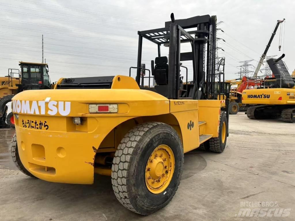 Komatsu FD200 伸縮臂操作車
