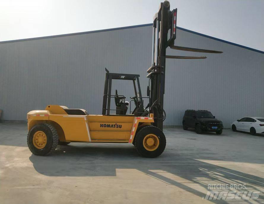 Komatsu FD200 伸縮臂操作車