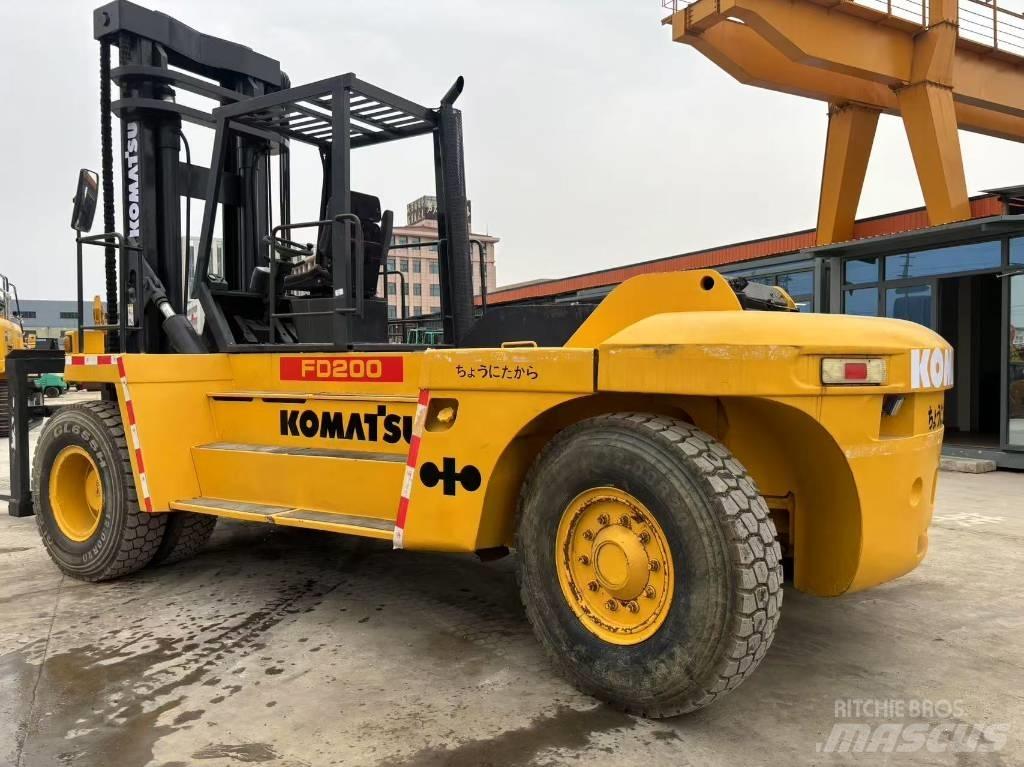 Komatsu FD200 伸縮臂操作車