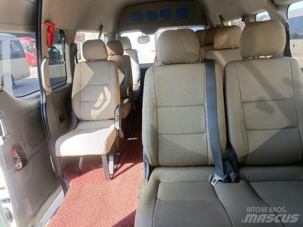 Toyota Hiace 公路客運汽車