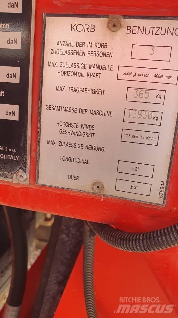 Manitou MRT 1840 伸縮臂操作車