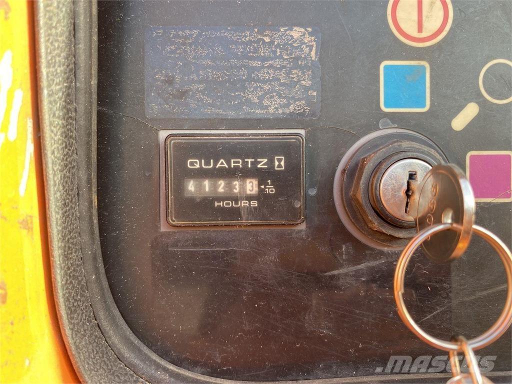 JLG 860SJ 曲臂高空作業車