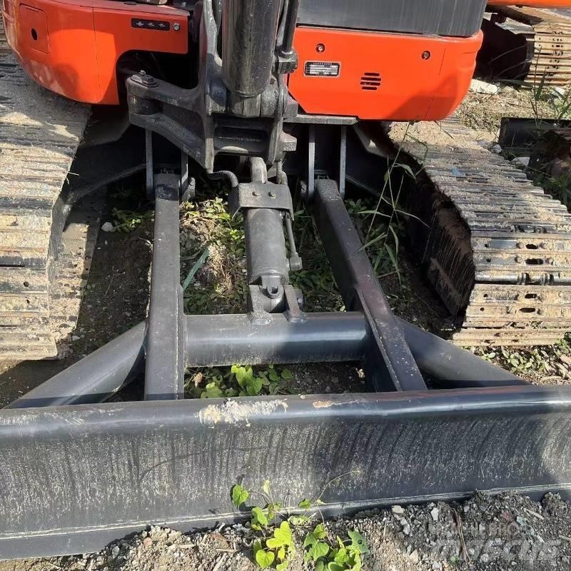 Kubota U 40 小型挖土機/掘鑿機<7t(小型挖掘機)