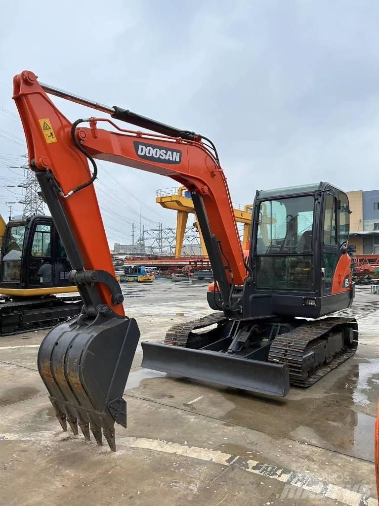Doosan DX60-9 小型挖土機/掘鑿機<7t(小型挖掘機)