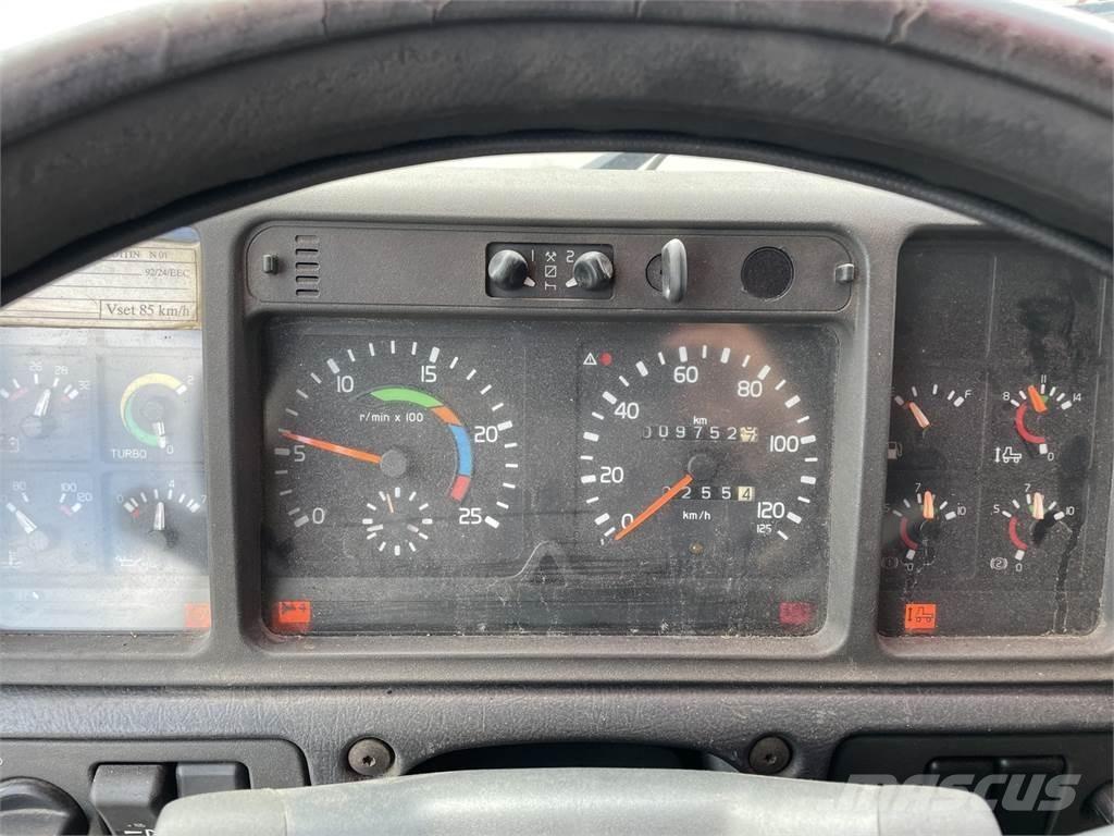 Volvo FH12 6x2 起重可拆卸式卡車