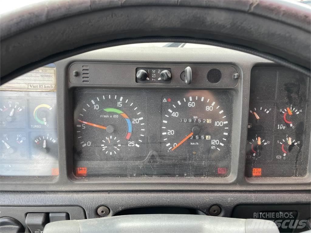 Volvo FH12 6x2 起重可拆卸式卡車