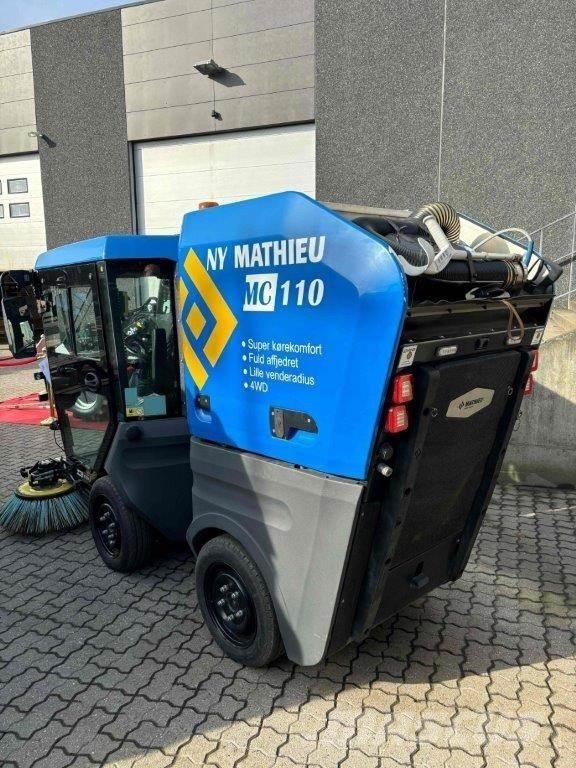 Mathieu MC110 掃倉機