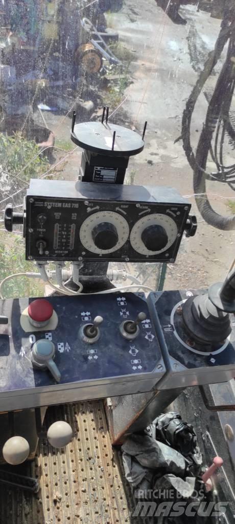 Atlas Copco ROC 812 鑽孔機