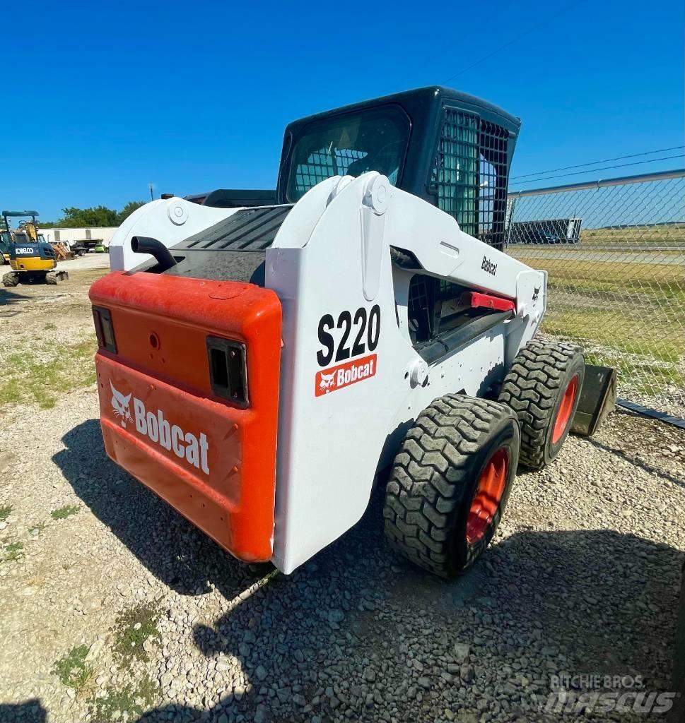 Bobcat S 220 滑移轉向裝載機