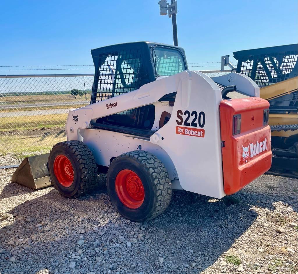 Bobcat S 220 滑移轉向裝載機