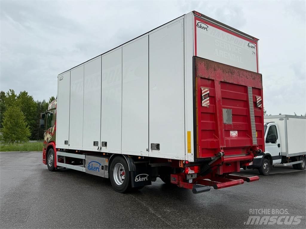 Scania P320 貨箱式卡車
