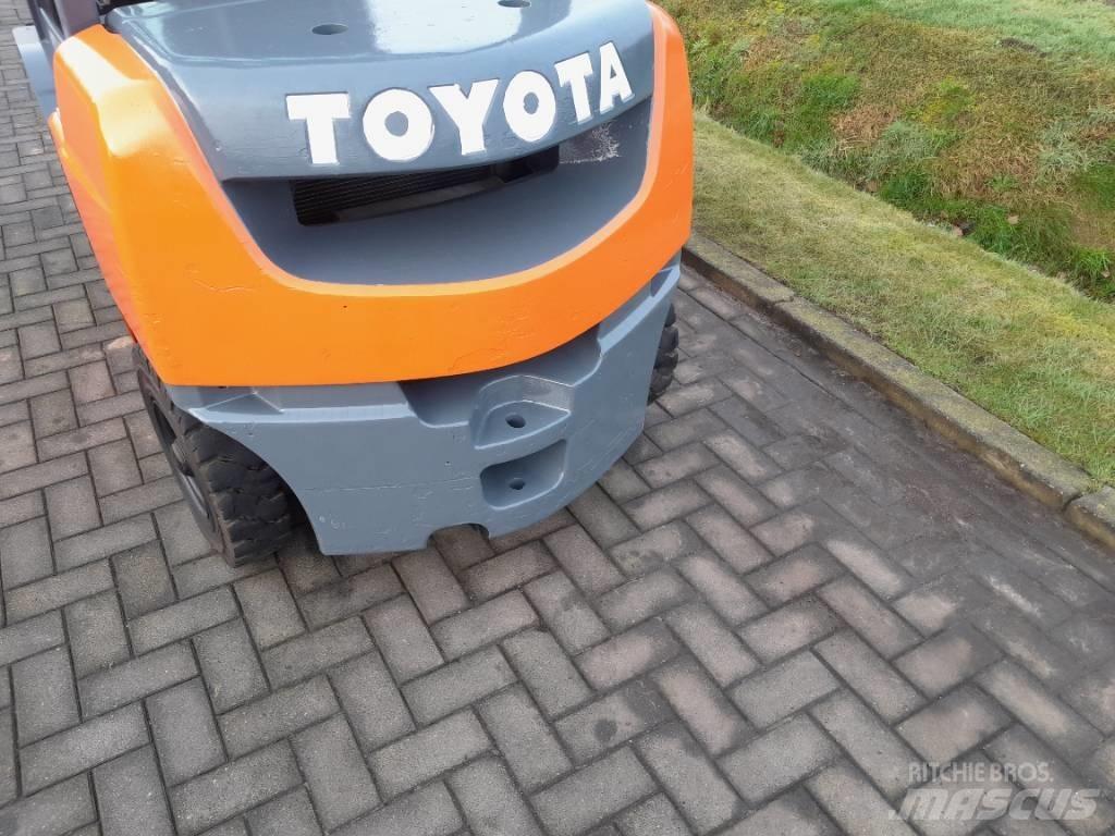 Toyota Tonero 25 柴油卡車