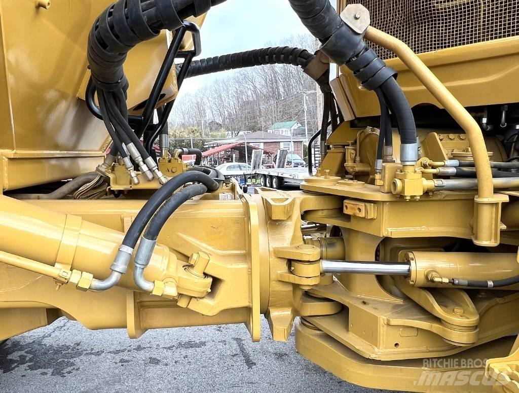 CAT 740 鉸接式起吊車