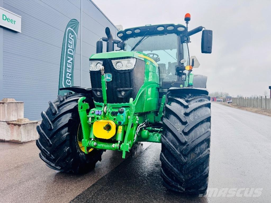 John Deere 6215 R 曳引機