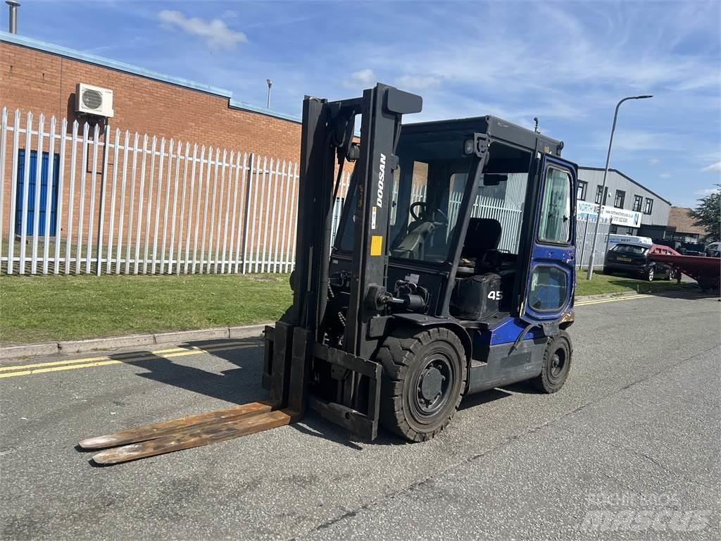 Doosan D45SC-5 柴油卡車