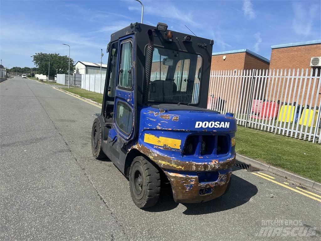 Doosan D45SC-5 柴油卡車
