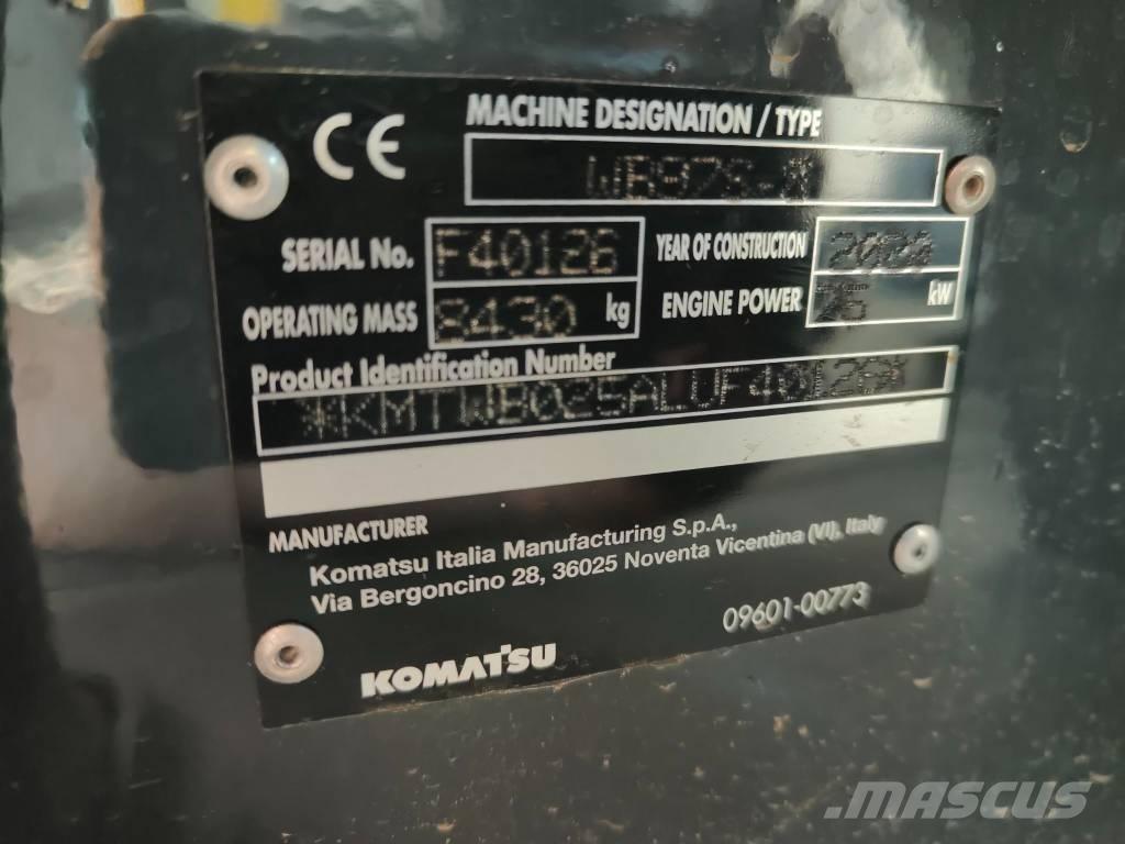 Komatsu WB 97 S-8 反鏟裝載機