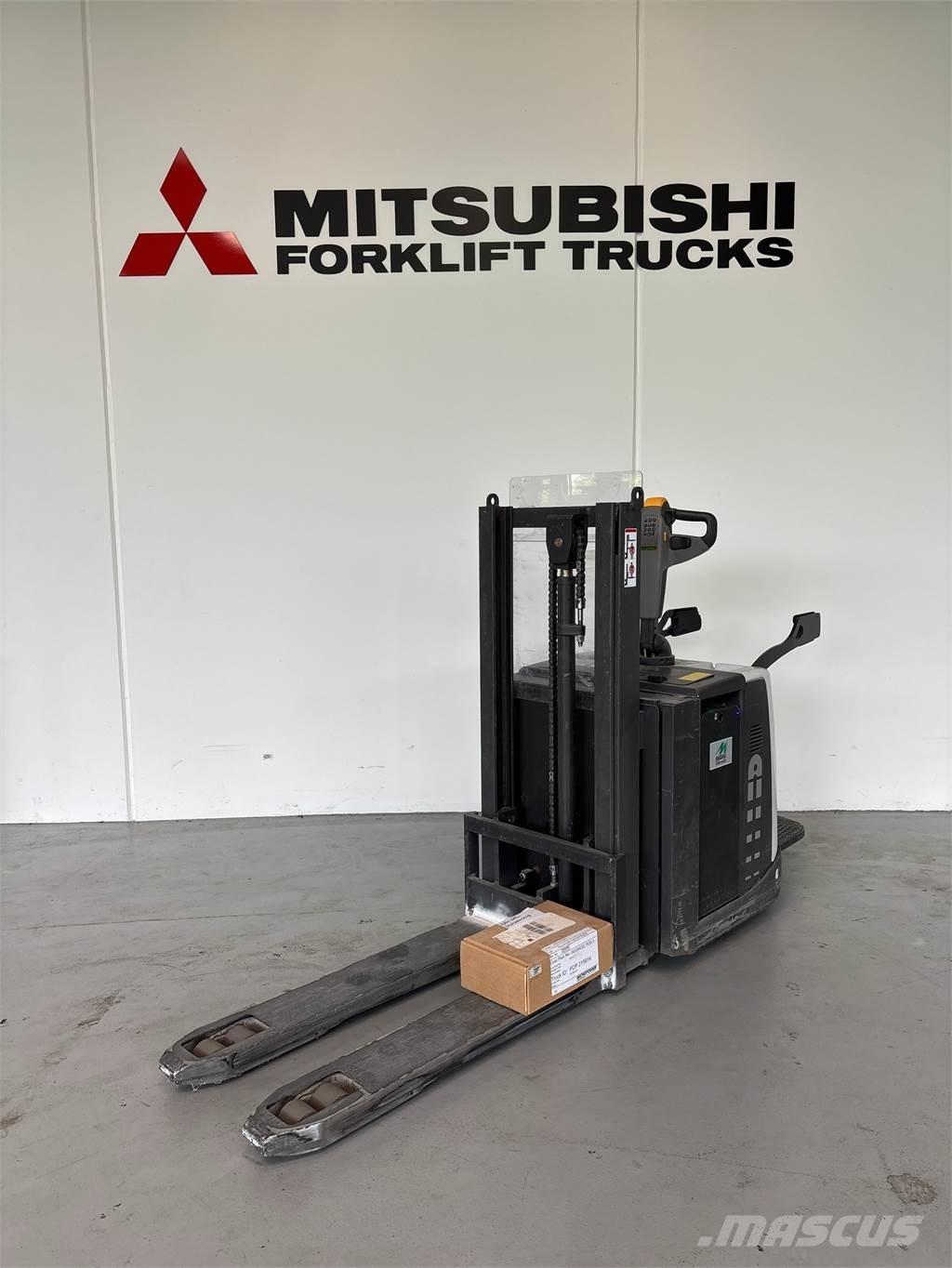 Atlet PDP200 自走式堆積機