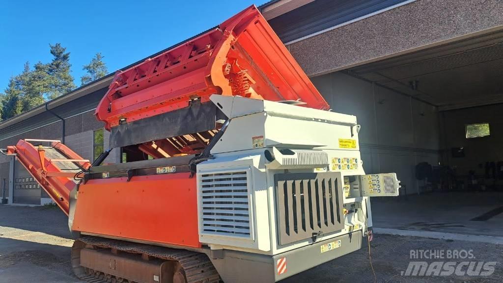 Sandvik QE 141 移動式篩選機