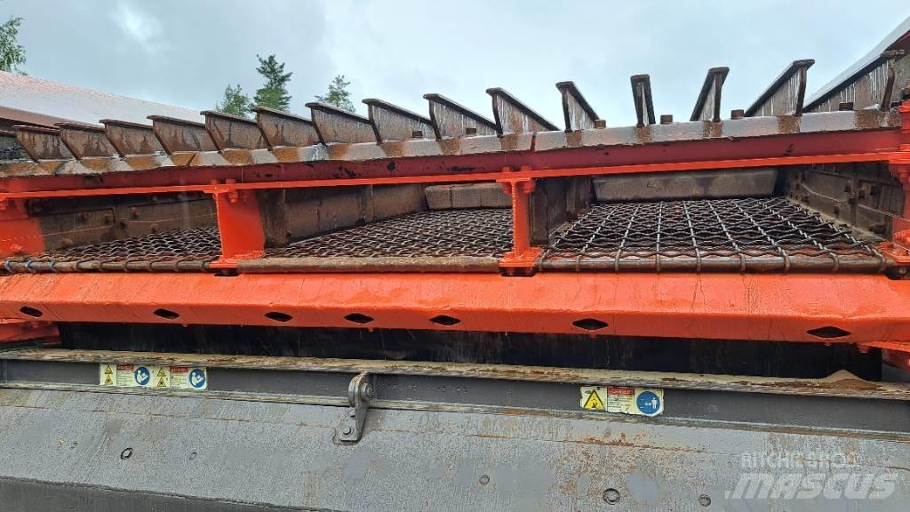 Sandvik QE 141 移動式篩選機